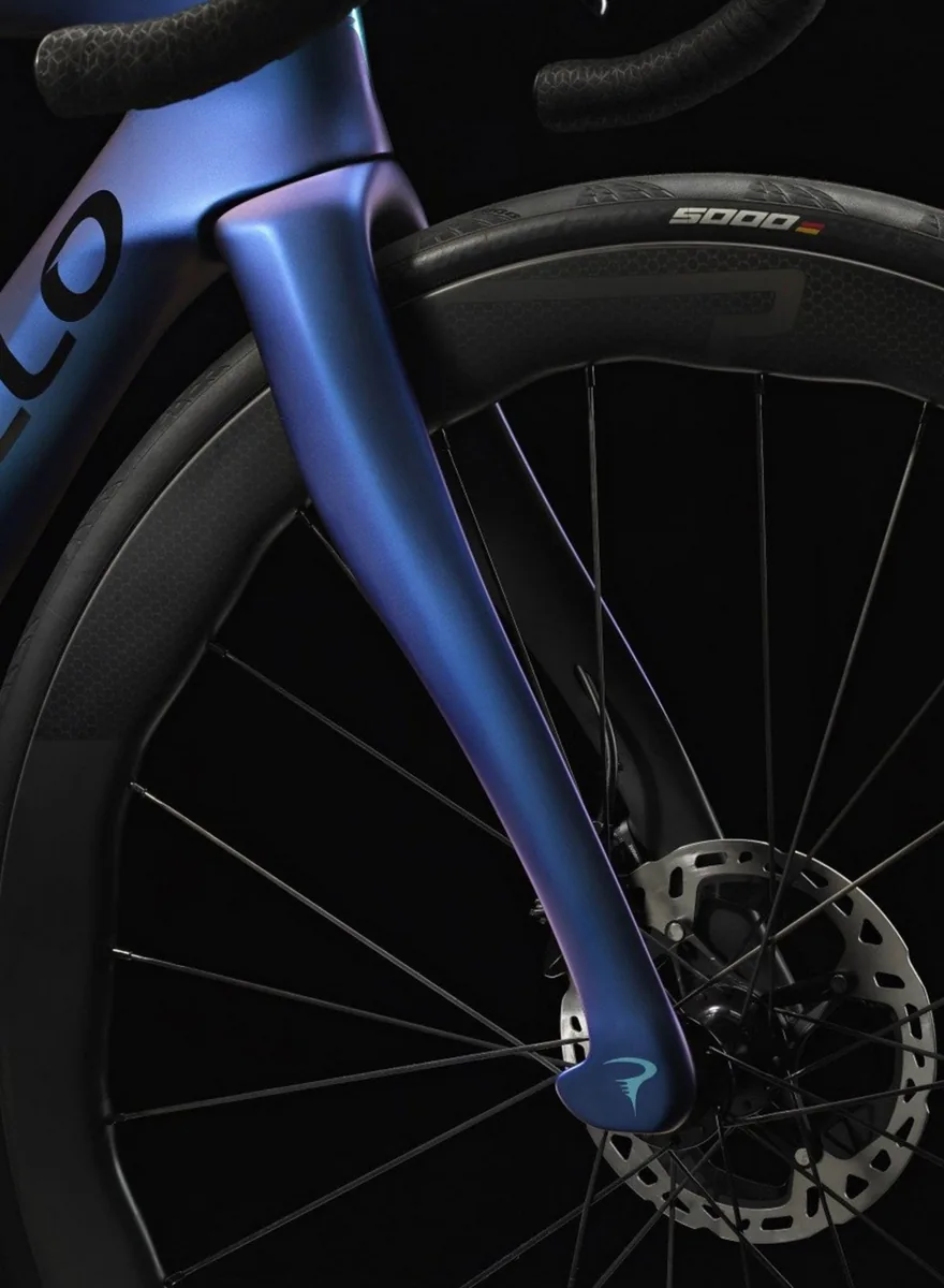 Pinarello Dogma F ONDA fork detail